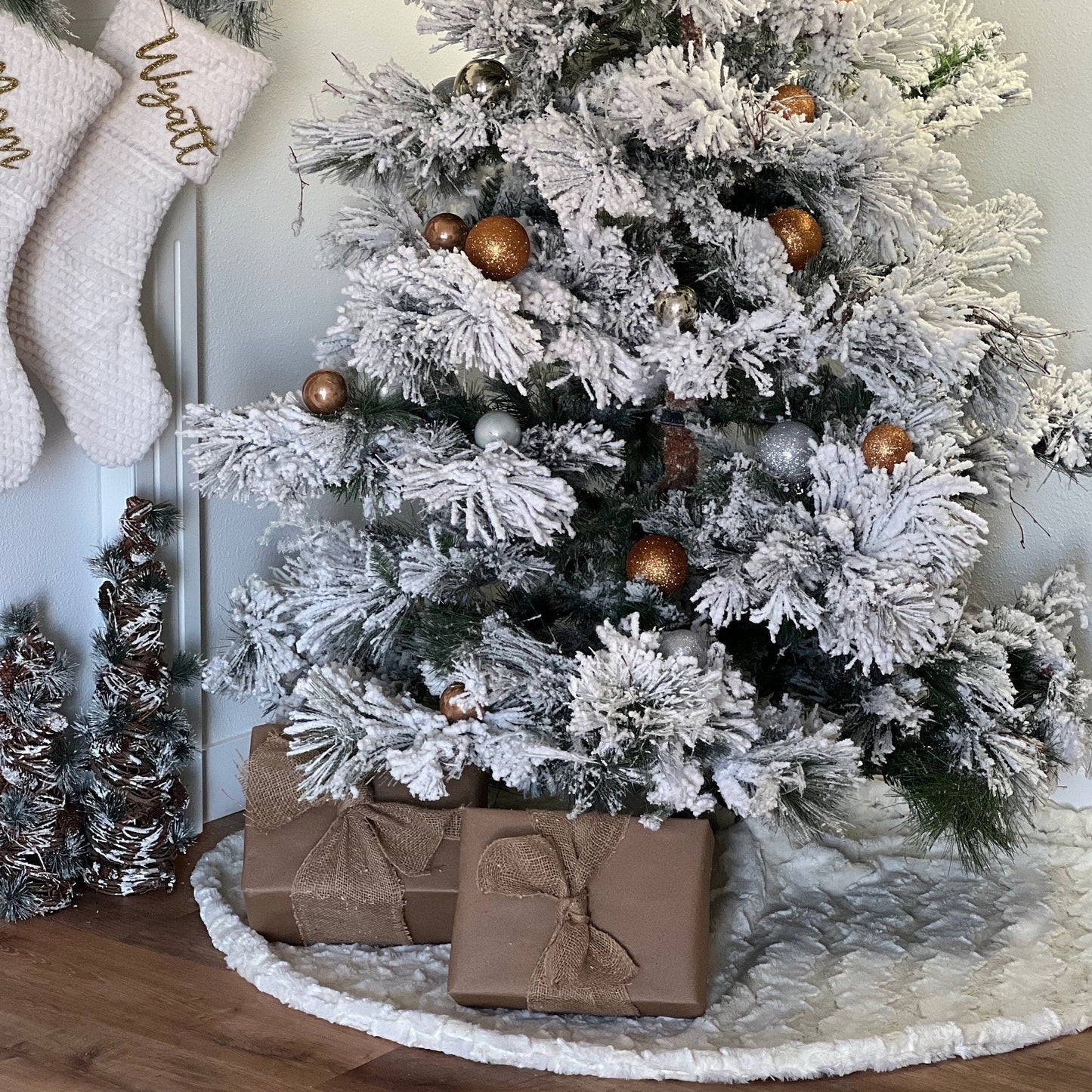 Reversible Ivory Glacier Minky Tree Skirt